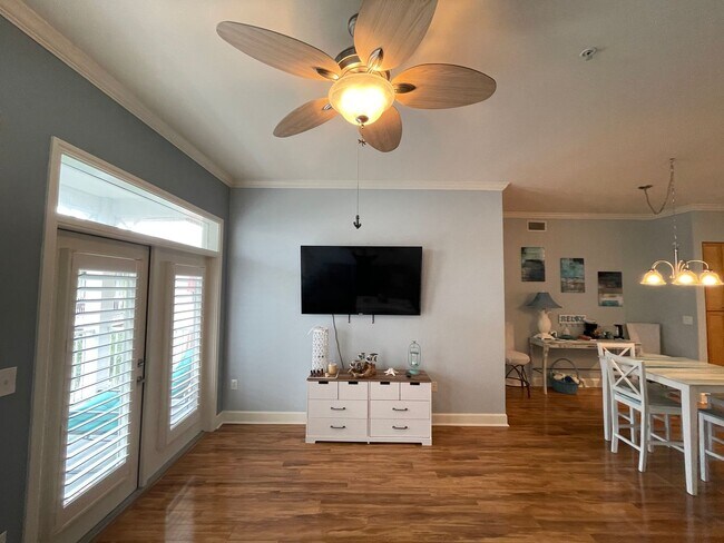 Foto del edificio - 8700 Front Beach Rd