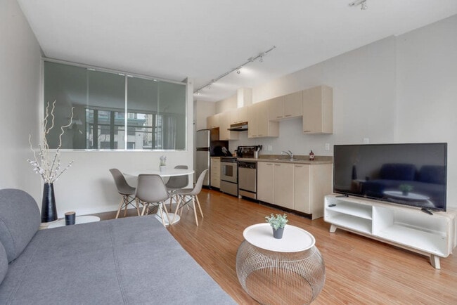 Photo du bâtiment - 444 W 6th Ave