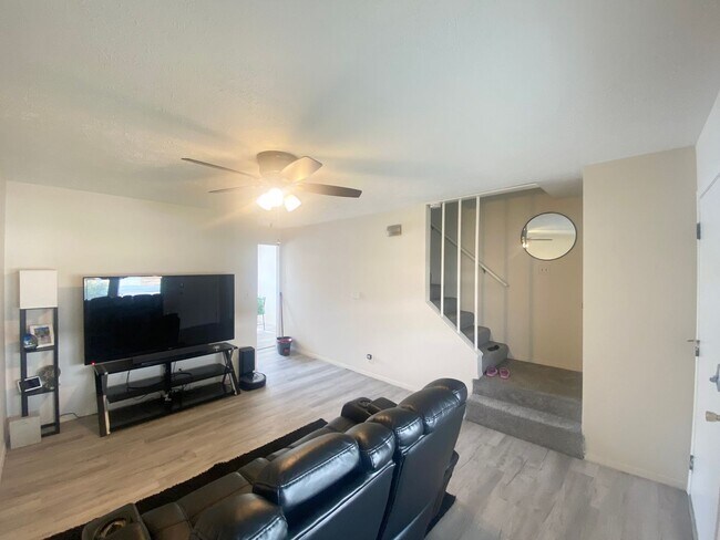 Foto del edificio - 1504 Ensign Dr