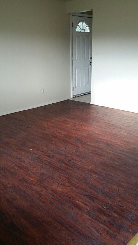 Foto del edificio - 2 BDRM SIDE BY SIDE DUPLEX FOR RENT.
