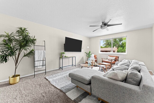 Foto del edificio - Spacious 4 Bedroom, 2 Bath Home on Boise Bench!