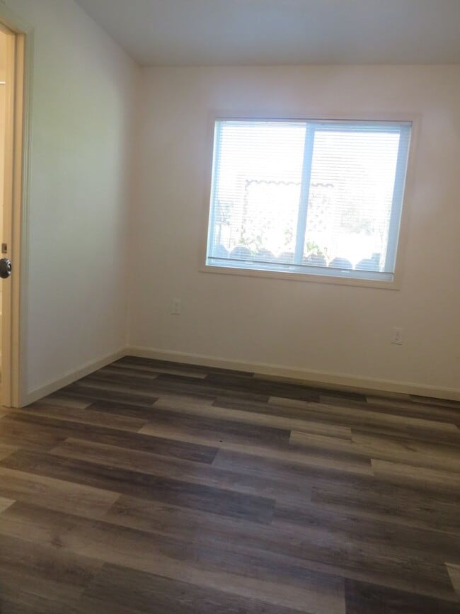 Building Photo - 328 S Plumas St