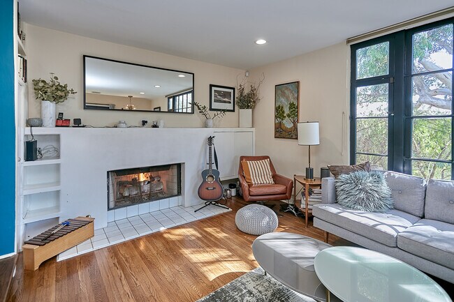 Living room - 8333 Grand View Dr