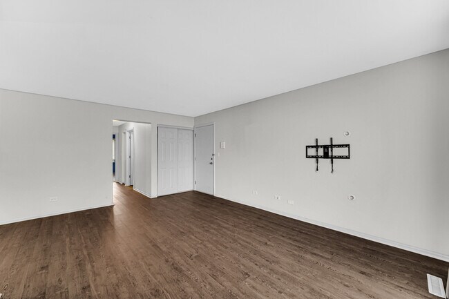 Building Photo - 111 E Winchester Rd