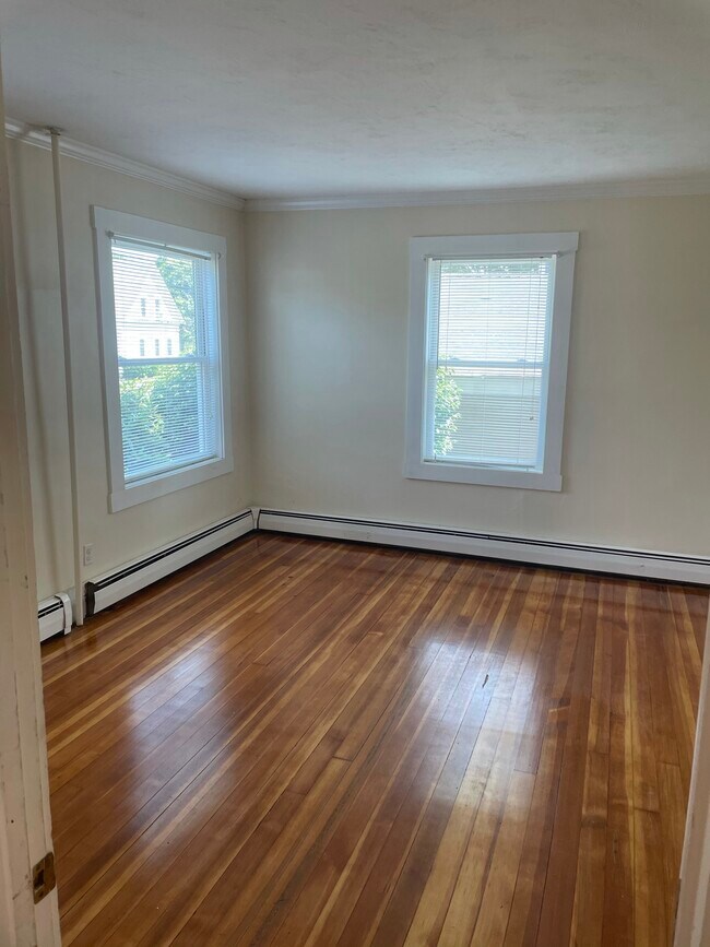 Building Photo - 68 Plain St