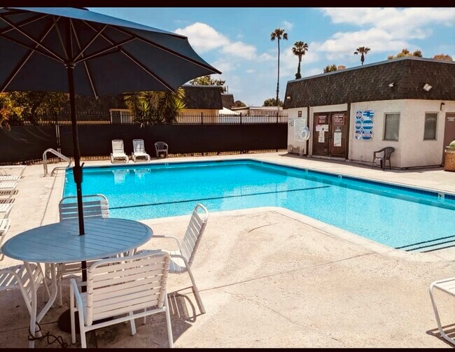 Foto del edificio - 19036 Kittridge St