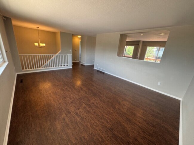 Building Photo - Fabulous bi level home in Vista Grand Terrace
