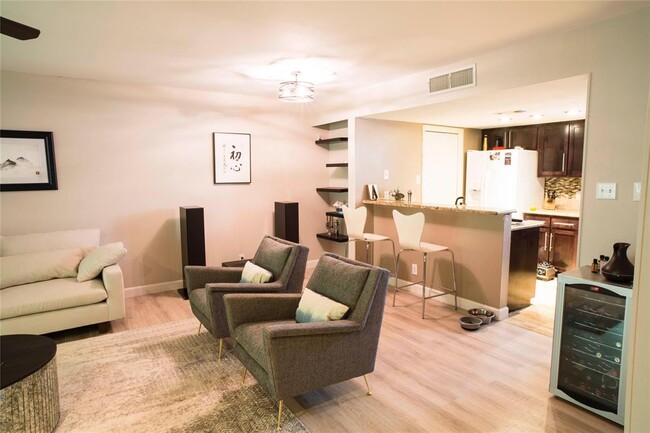 Building Photo - 1135 Barton Hills Dr