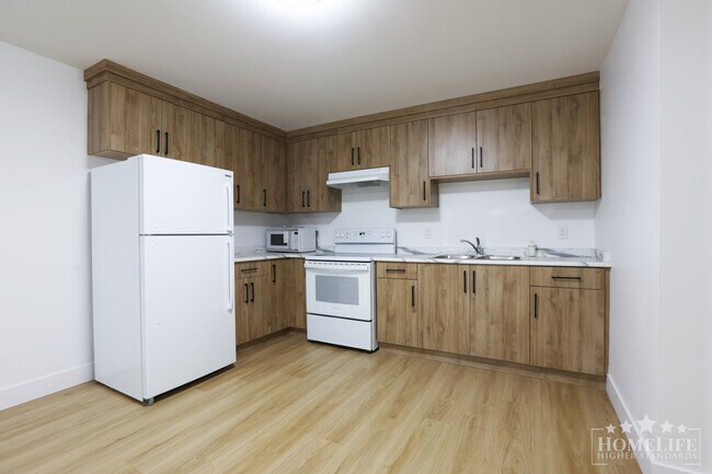 Photo du bâtiment - Brand New 2 Bedroom + 1.5 Bathroom Garden Suite in Fleetwood, Surrey