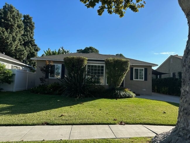 Photo - Lakewood living House