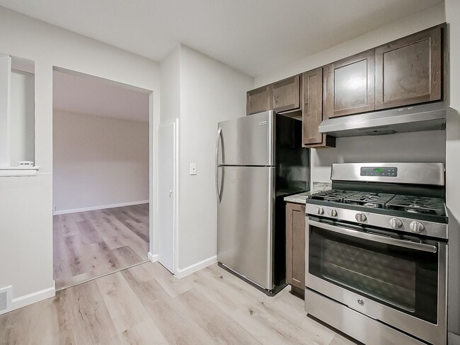 Building Photo - AVAILABLE NOW! Charming 3-Bedroom Home in Prime Pontiac Location