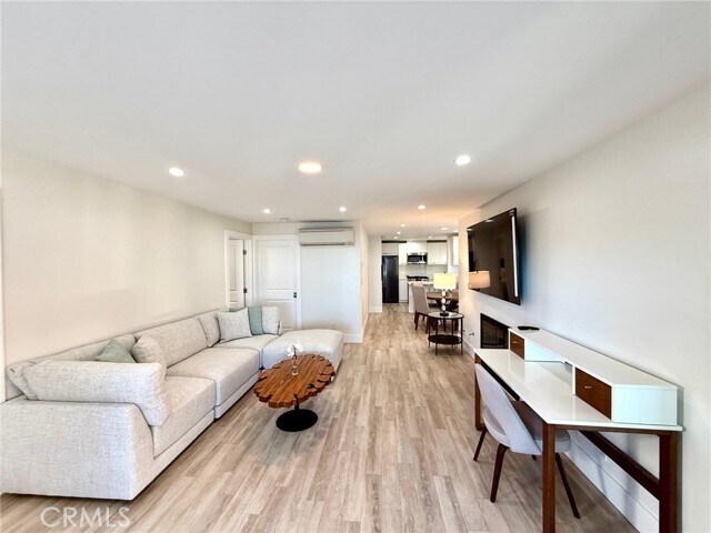 Foto del edificio - 827 Cliff Dr
