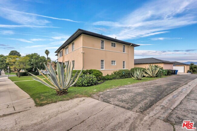 Foto del edificio - 4121 Santo Tomas Dr