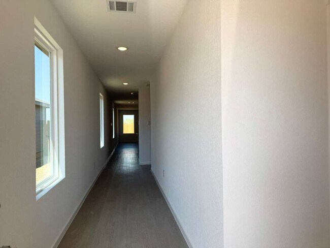 Foto del edificio - 10319 Munoz Mnr