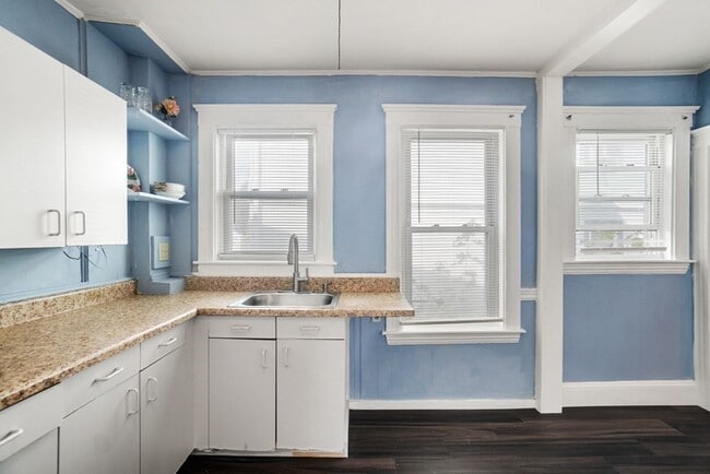 Building Photo - 318 Concord St