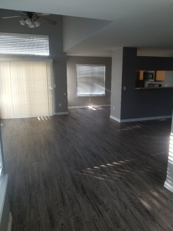 Foto del edificio - 13203 Holly St