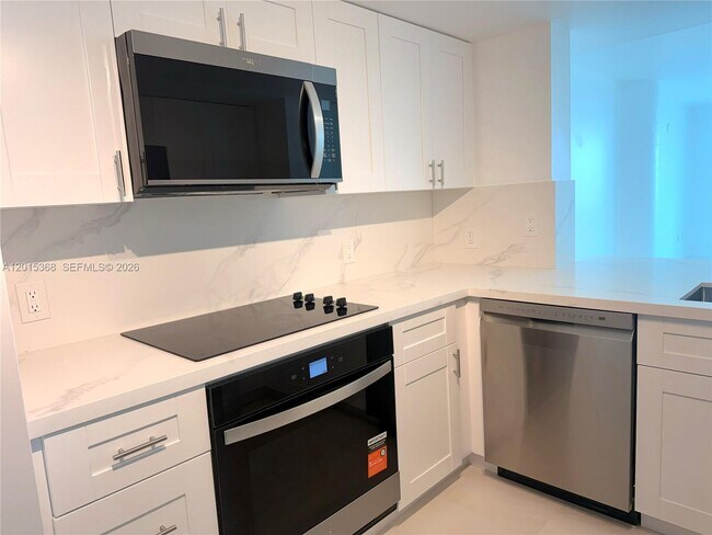 Building Photo - 2101 Brickell Ave