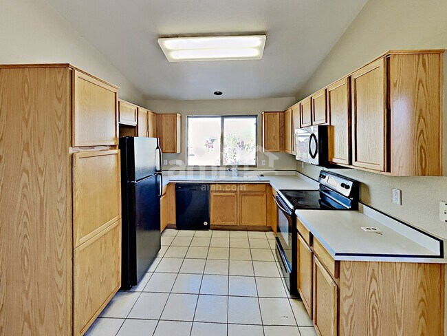 Building Photo - 30300 N Royal Oak Way