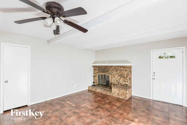 Building Photo - 313 Huntington Dr
