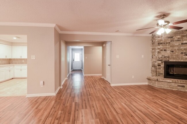 Building Photo - 3824 Evergreen Dr