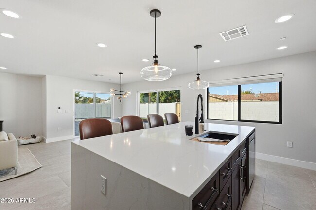 Foto del edificio - 6420 E Virginia Ave