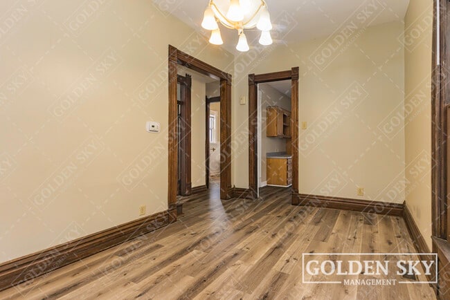 Building Photo - 805 E Jackson St