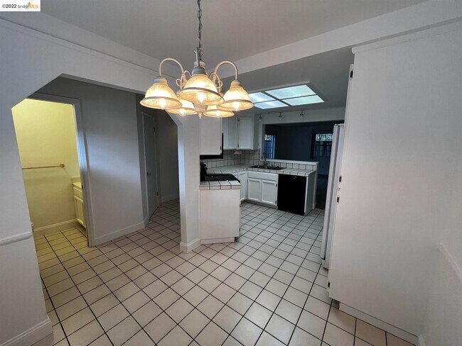 Building Photo - 600 Chandon Ct