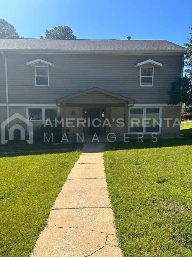 Building Photo - DEPOSIT PENDING! Townhome for rent in Hoov...