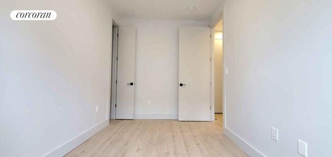 Building Photo - 22 E 212th St