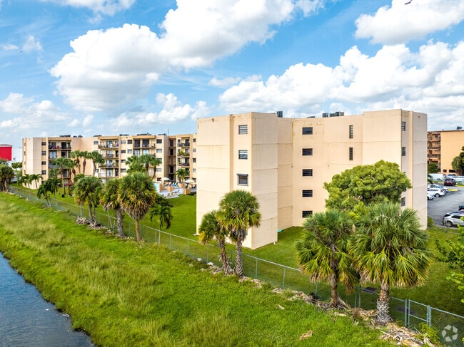 1820 W 53rd St Hialeah, FL 33012 - Versailles Plaza Condominium