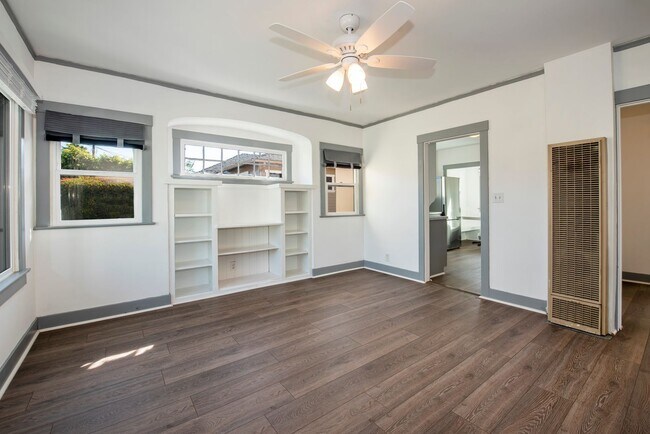 Foto del edificio - Cozy Cottage in Downtown Santa Barbara! Up...