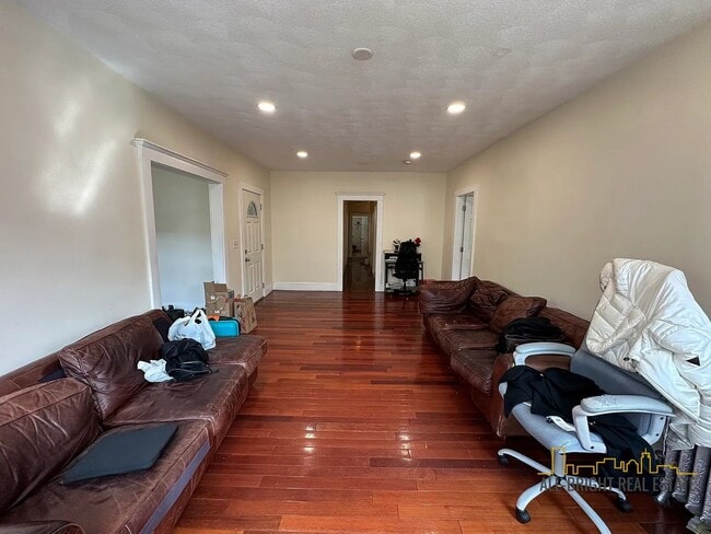 Photo - 194 Kelton St Apartment