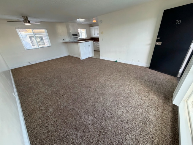 Photo - 931 W 19th St Apartment