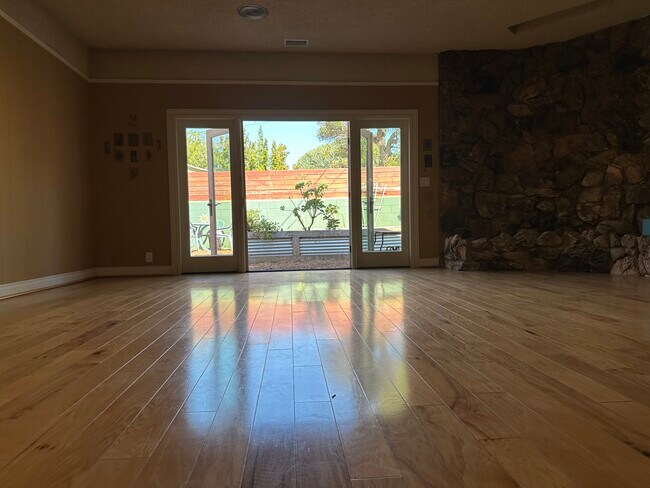 Foto del edificio - 5150 Purdue Ave