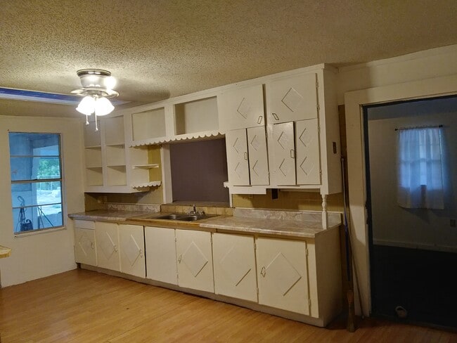 Kitchen - 2593 Eidson Rd