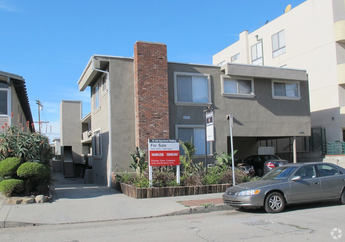 Primary Photo - 1745 Colby Ave