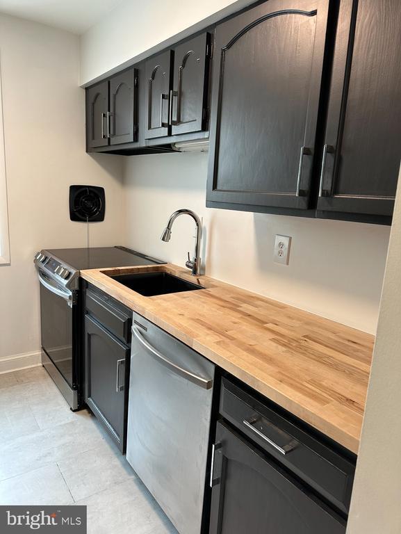 Foto principal - 7630 Tomlinson Ave