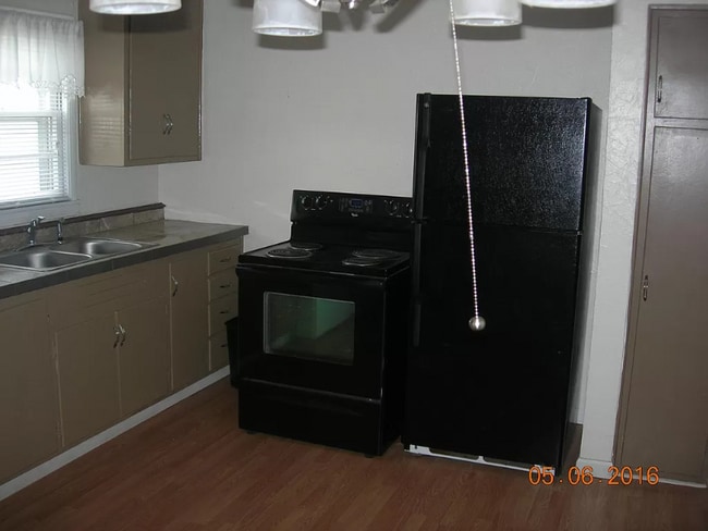 Building Photo - 522 Charlotte Dr