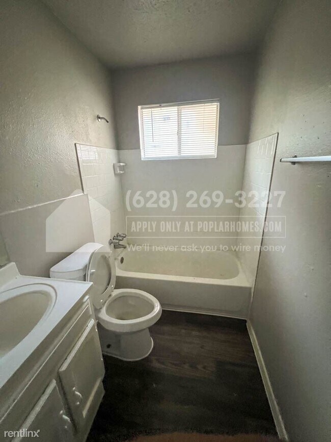 Building Photo - 3 br, 1.5 bath House - 11810 Murr Way -