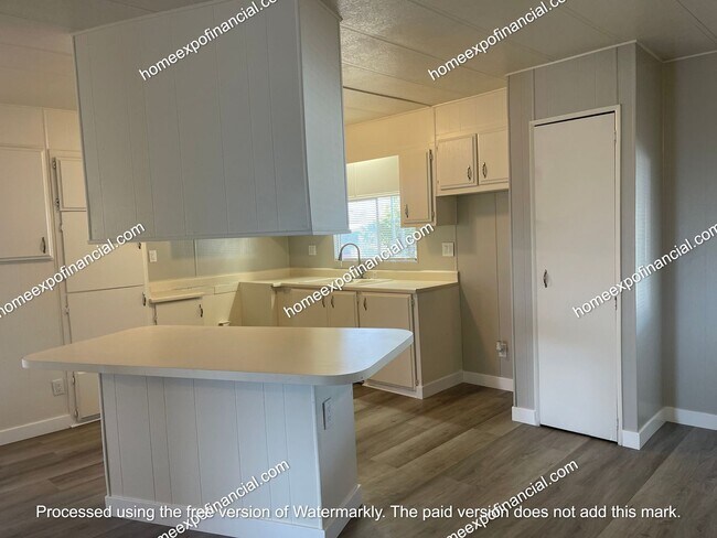 Foto del edificio - 44812 Cornish Ave