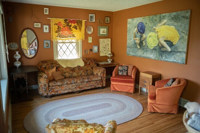 Building Photo - Furnished 4 Bedroom Medium Term Rental