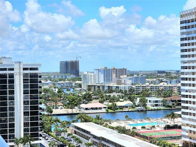 Foto del edificio - 2030 S Ocean Dr