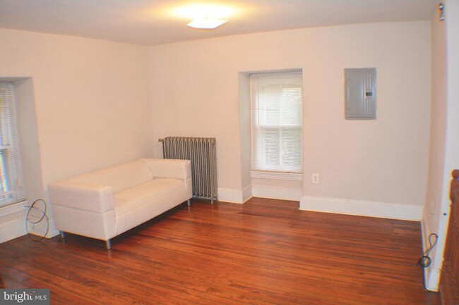 Building Photo - 247 W Rittenhouse St