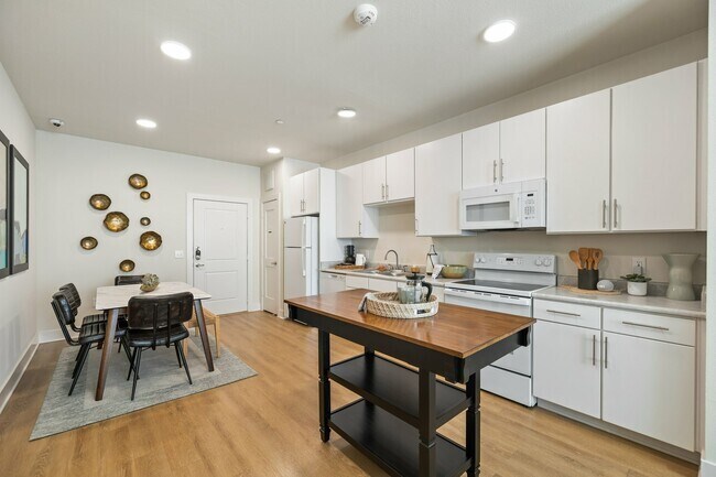 Building Photo - Incredible Savings: Up to 2 Months Rent-Free