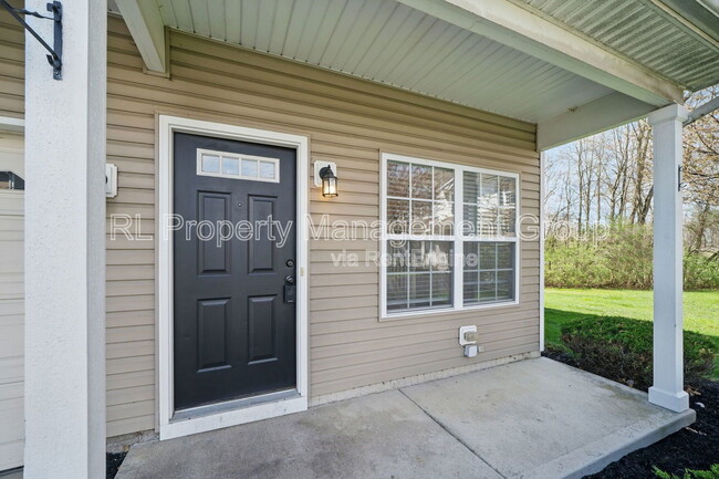 Building Photo - 646 Grove Cir