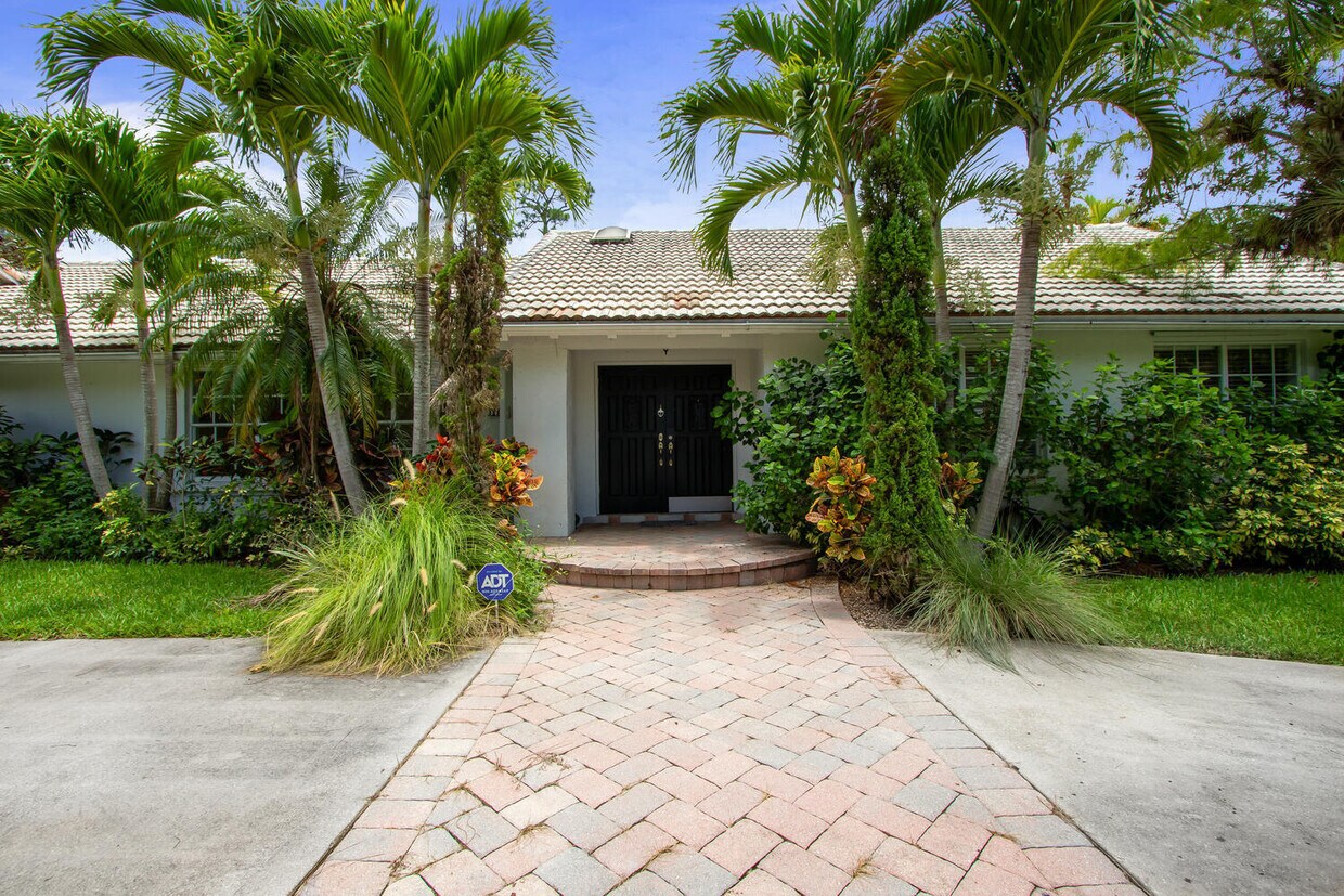 Primary Photo - 12327 Quercus Ln