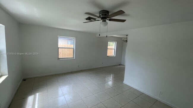 Foto del edificio - 1420 NW 2nd Ave