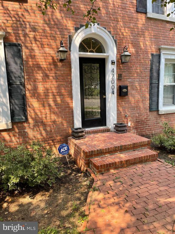 Foto del edificio - 4200 River Rd NW