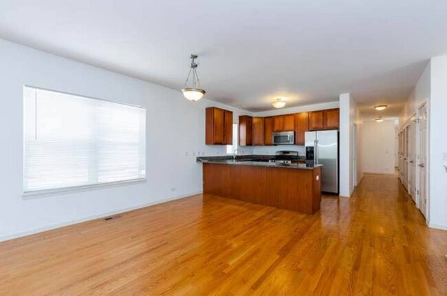 Building Photo - 5343 W Galewood Ave