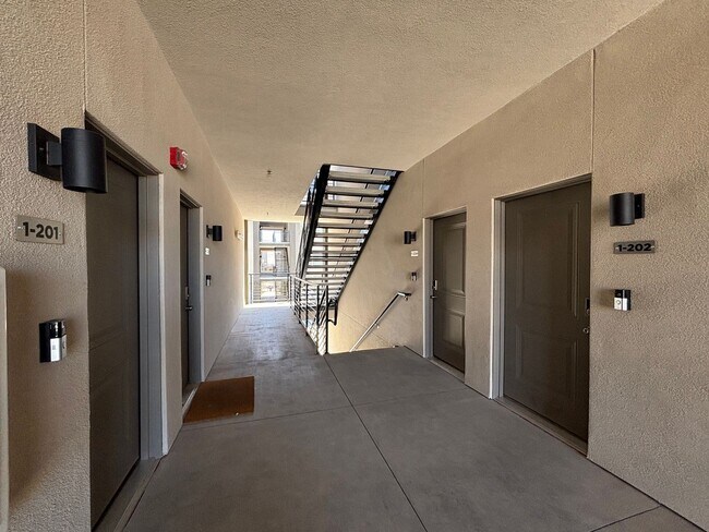 Foto del edificio - 1 BEDROOM APARTMENT FOR RENT IN DESERT COLOR!
